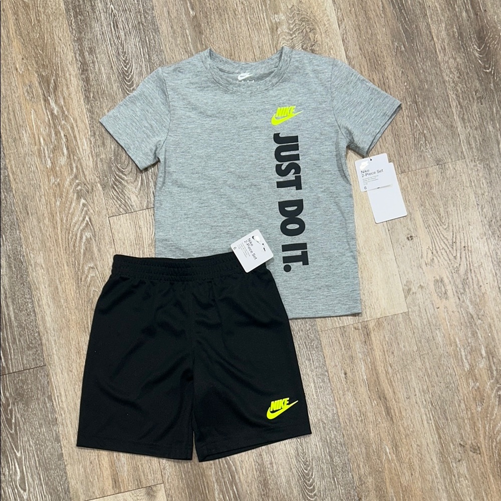 NEW Nike Gray and Black Kids' Outfit